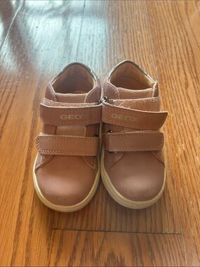 Geox size 7 Kids Pink All Leather Velcro Sneakers